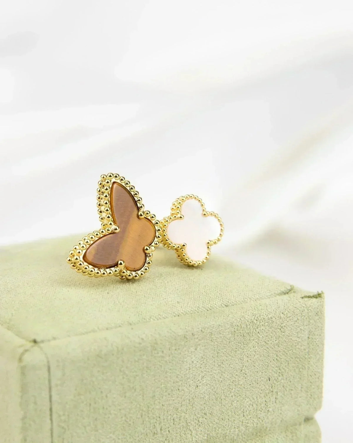 ¡®AuraJewelry¡¯LUCKY BETWEEN THE FINGER RING