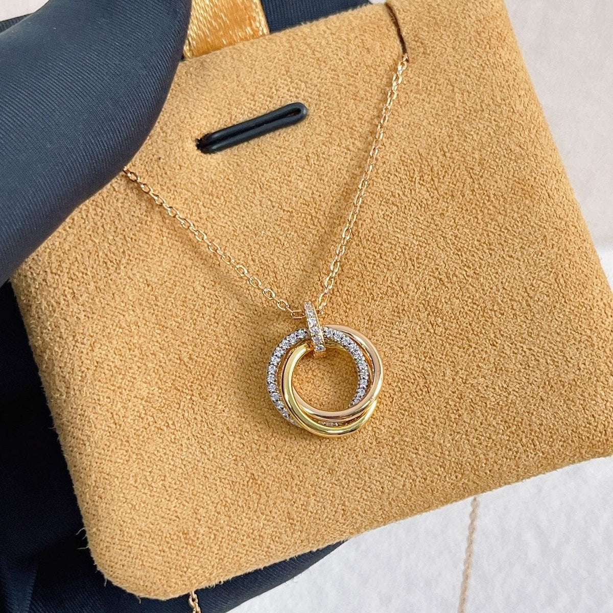 ¡®AuraJewelry¡¯TRINITY NECKLACE SILVER GOLD PINK GOLD DIAMONDS