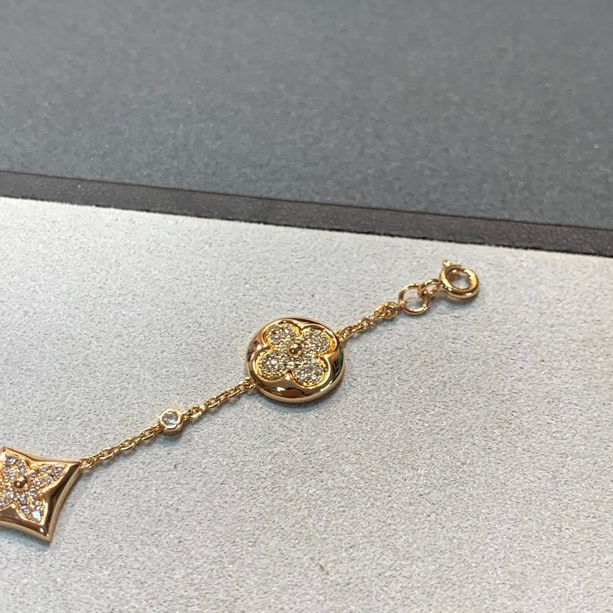 ¡®AuraJewelry¡¯STAR AND SUN 4 MOTIFS GOLD DIAMONDS BRACELET