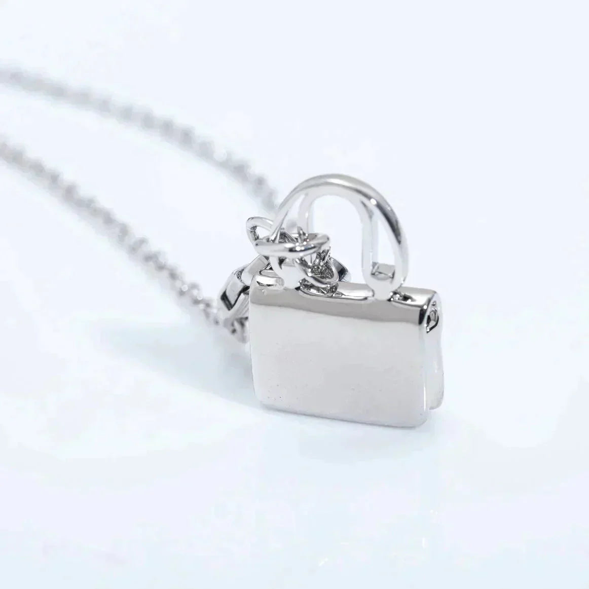 ¡®AuraJewelry¡¯AMULETTE PEDANT SILVER NECKLACE