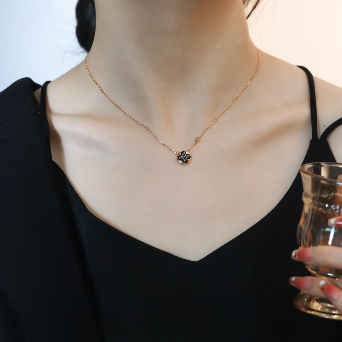¡®AuraJewelry¡¯SUN PEDANT PINK GOLD 1 DIAMOND NECKLACE
