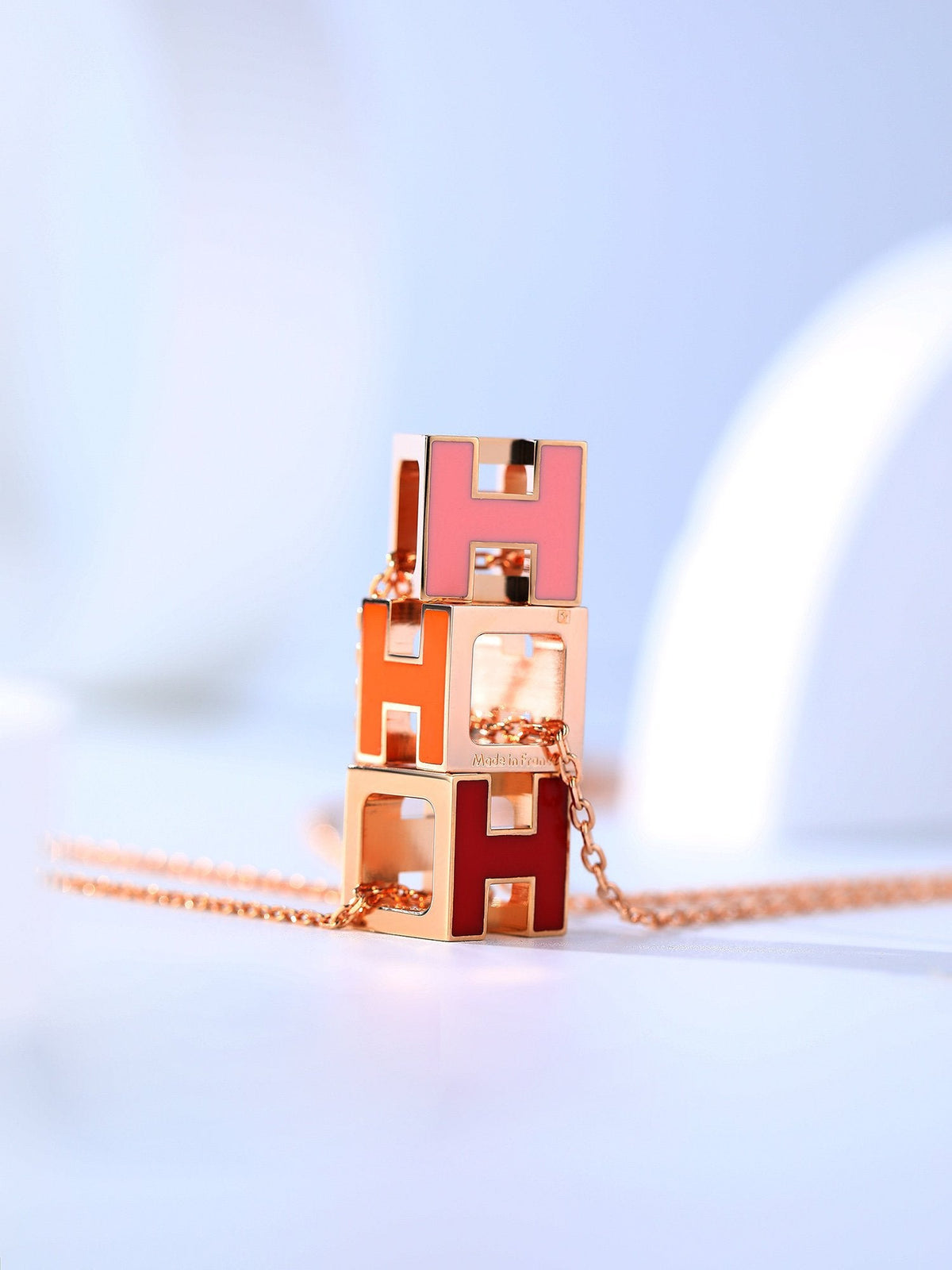 ¡®AuraJewelry¡¯H CAGE PINK GOLD NECKLACE