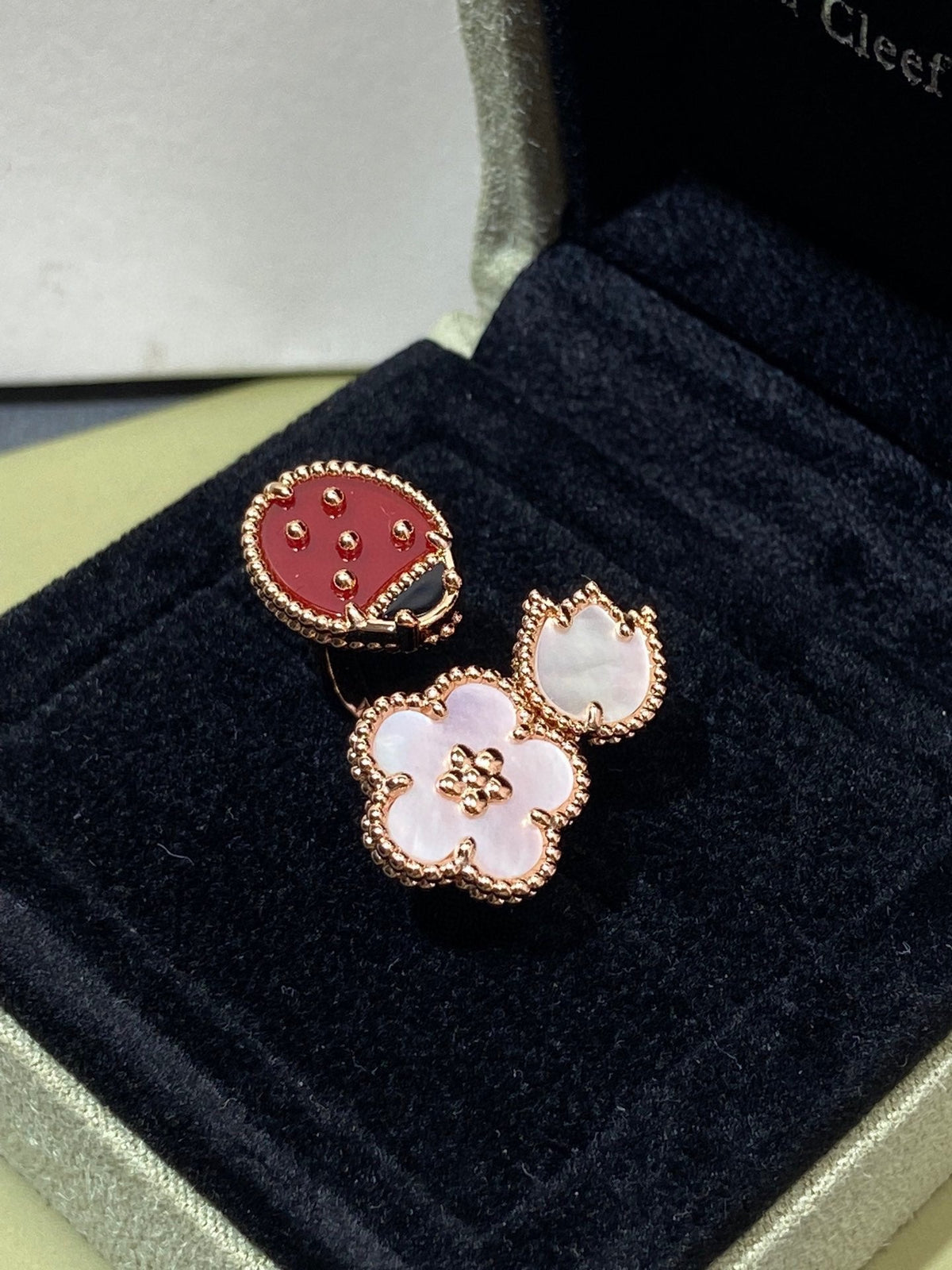 ¡®AuraJewelry¡¯LUCKY 3 MOTIF ROSE GOLD RING