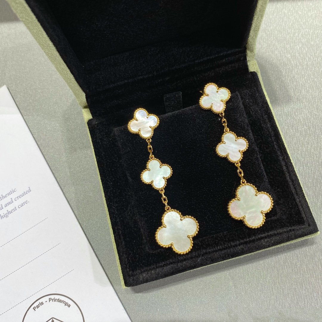 ¡®AuraJewelry¡¯CLOVER MOP 3 MOTIFS GOLD EARRINGS