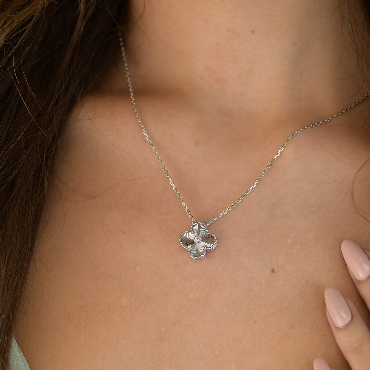 ¡®AuraJewelry¡¯CLOVER 15MM DIAMOND LASER NECKLACE SILVER