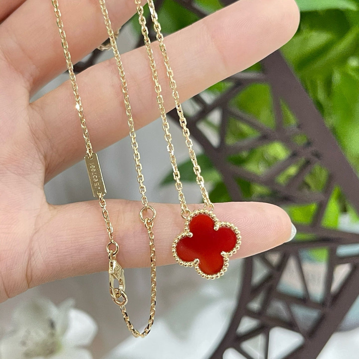 ¡®AuraJewelry¡¯CLOVER 15MM CARNELIAN SINGLE FLOWER NECKLACE