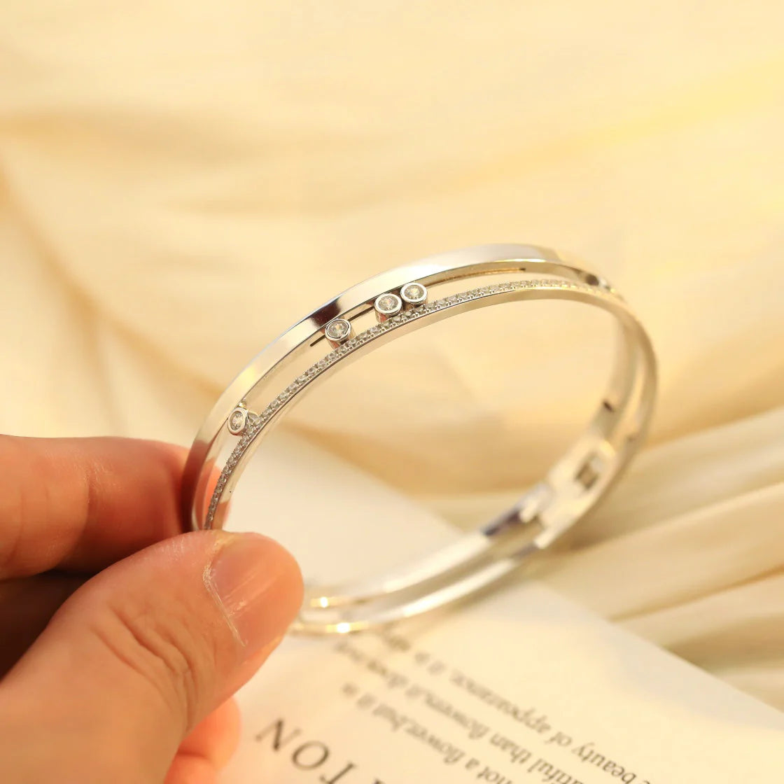 [AuraJewelry]Move Romane Diamond Bangle Bracelet