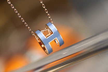 ¡®AuraJewelry¡¯POP H PEDANT PINK GOLD