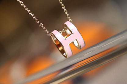 ¡®AuraJewelry¡¯POP H PEDANT PINK GOLD