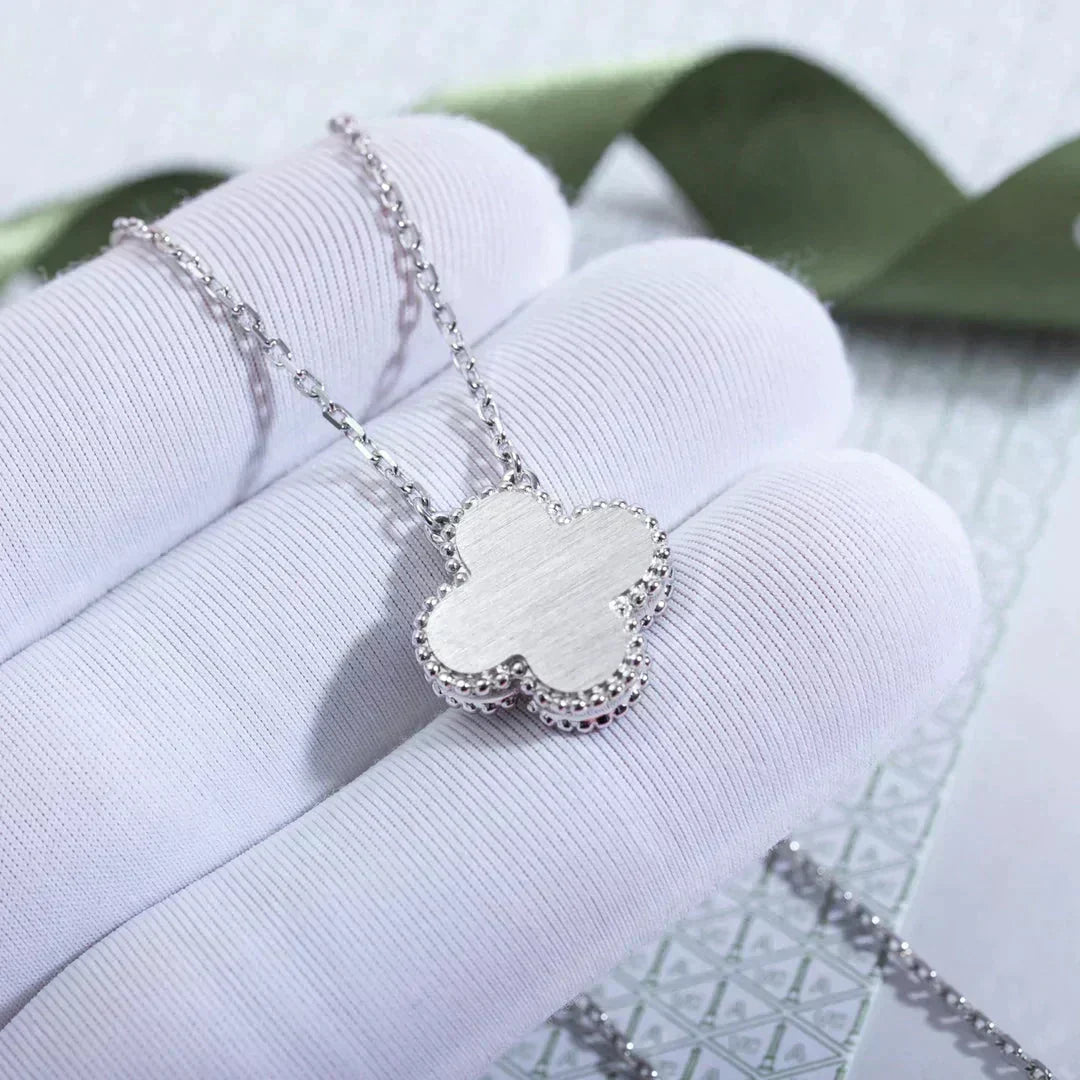 ¡®AuraJewelry¡¯CLOVER  15MM DIAMOND LASER NECKLACE SILVER