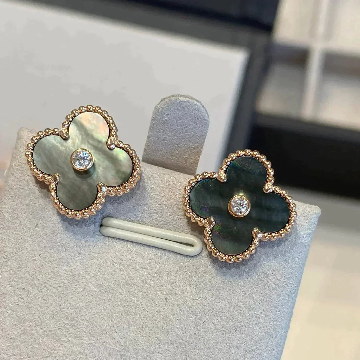 ¡®AuraJewelry¡¯CLOVER MEDIUM 1 MOTIFS GRAY MOP  DIAMOND EARRINGS