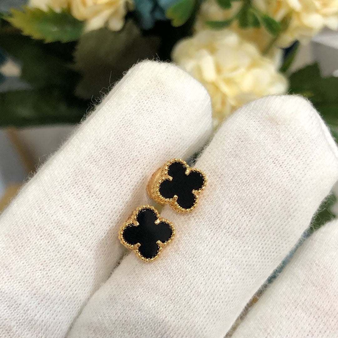 ¡®AuraJewelry¡¯CLOVER MINI GOLD EARRINGS
