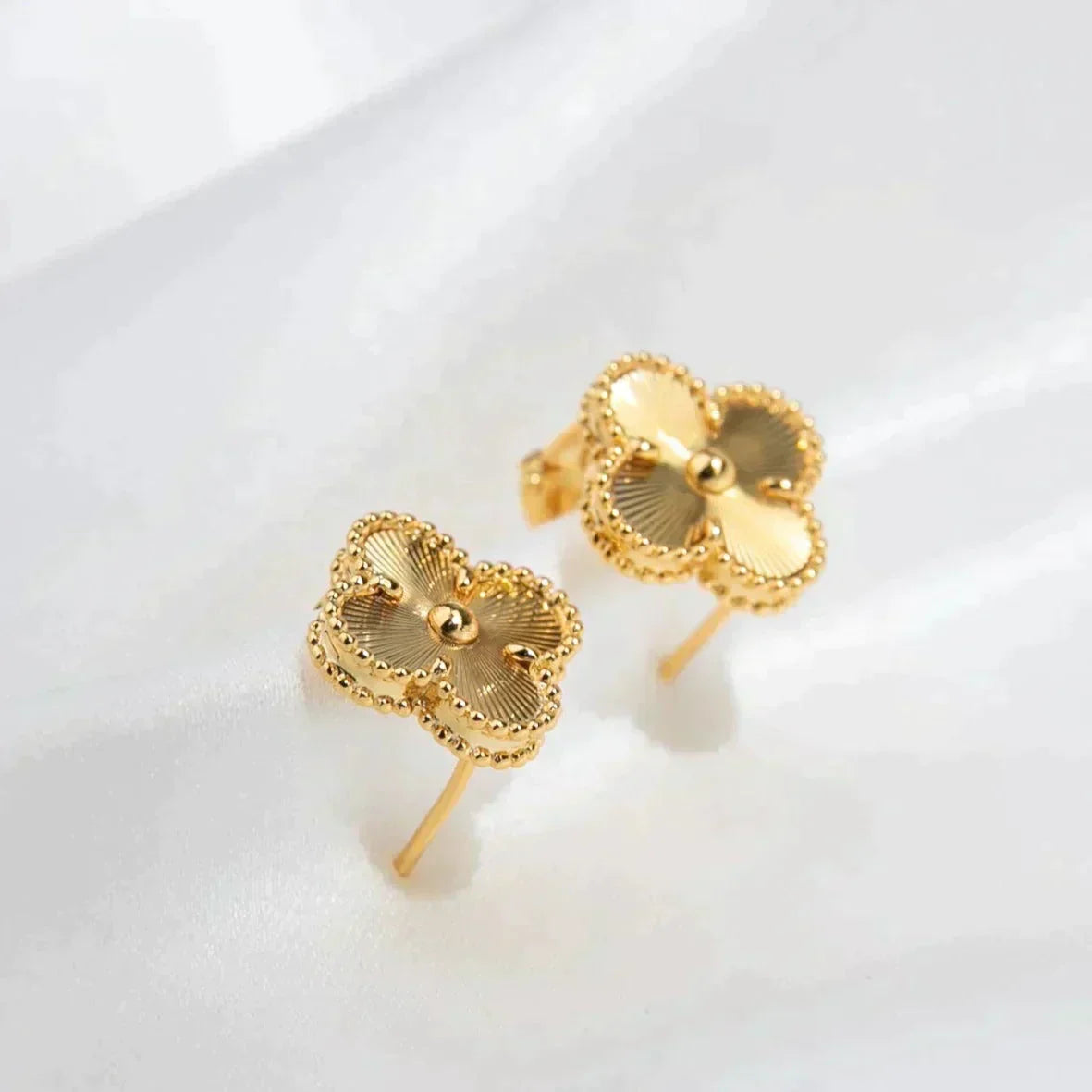 ¡®AuraJewelry¡¯CLOVER MEDIUM 1 MOTIFS LASER EARRINGS