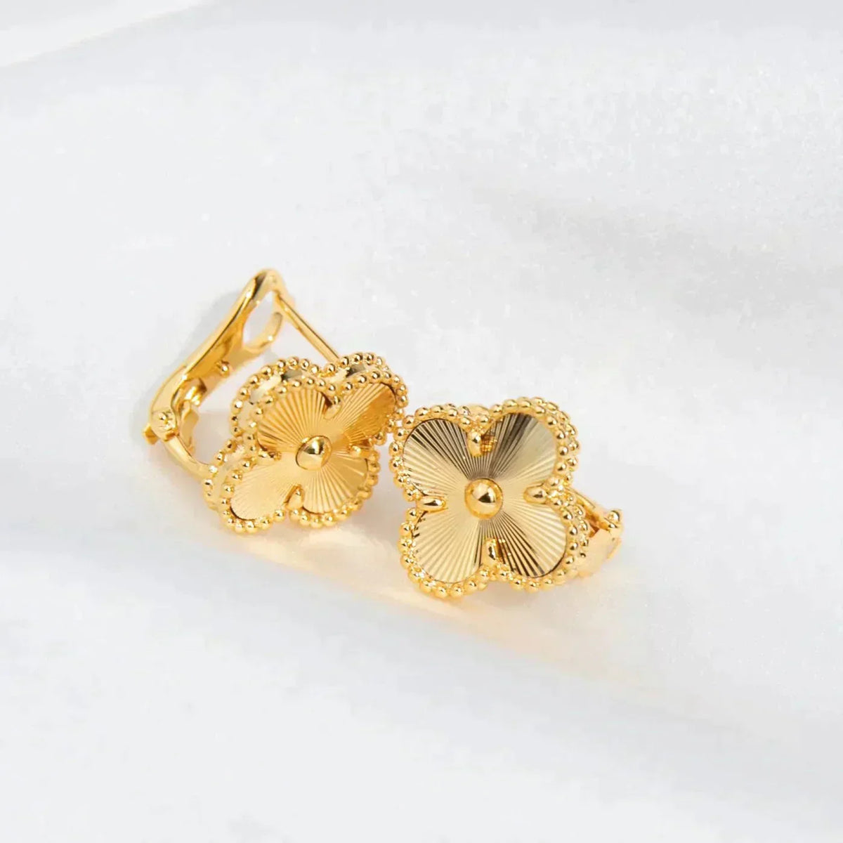 ¡®AuraJewelry¡¯CLOVER MEDIUM 1 MOTIFS LASER EARRINGS