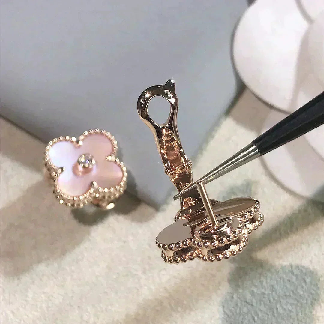 ¡®AuraJewelry¡¯CLOVER MEDIUM 1 MOTIFS  PINK MOP DIAMOND EARRINGS