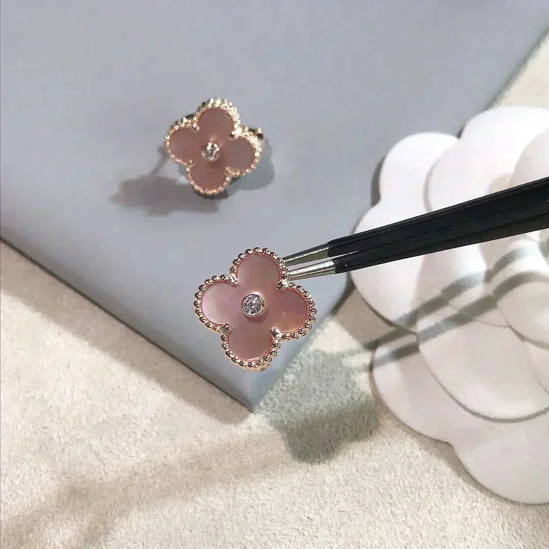 ¡®AuraJewelry¡¯CLOVER MEDIUM 1 MOTIFS  PINK MOP DIAMOND EARRINGS
