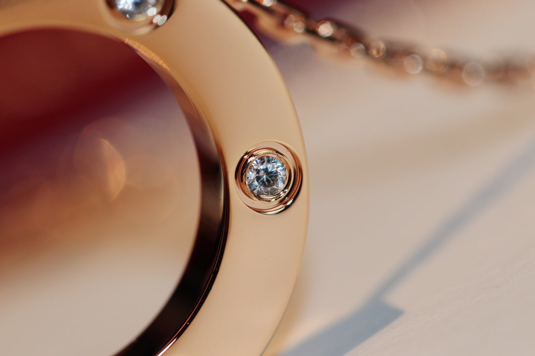 ¡®AuraJewelry¡¯LOVE NECKLACE 16MM 6 DIAMONDS PINK GOLD