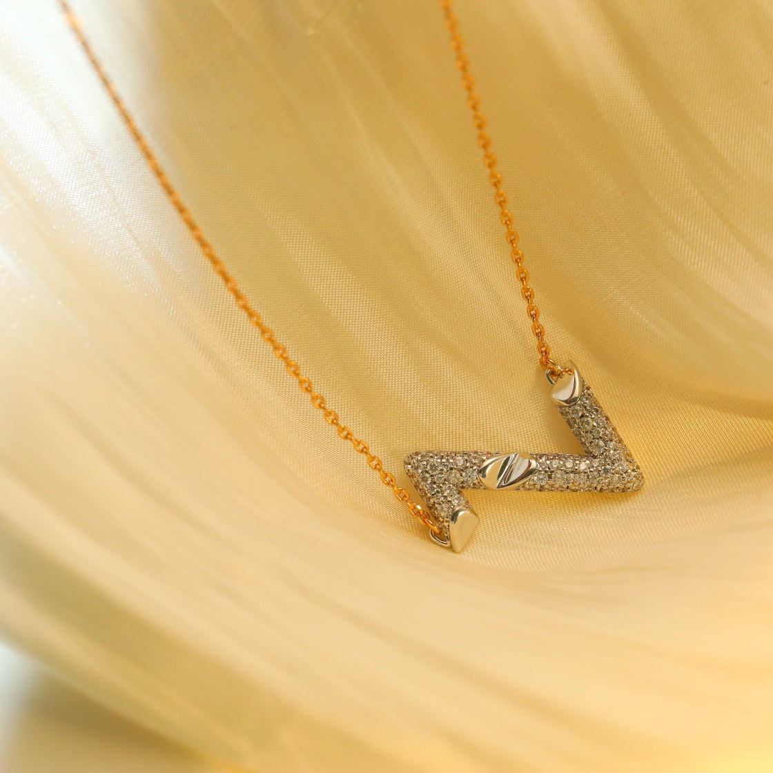 ¡®AuraJewelry¡¯VOLT SILVER DIAMOND PEDANT NECKLACE