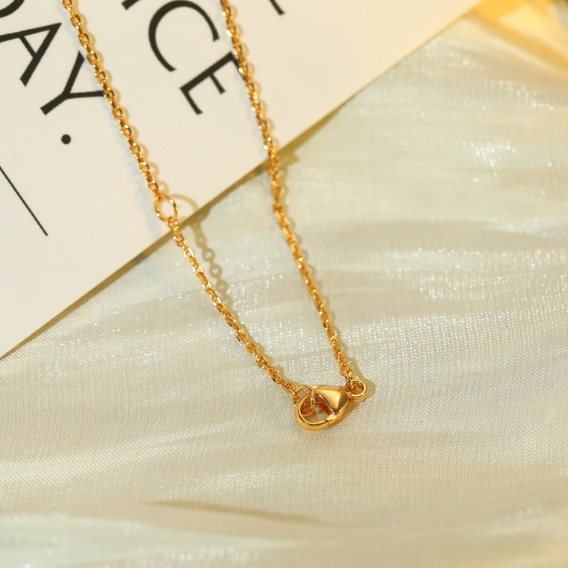 ¡®AuraJewelry¡¯VOLT SILVER DIAMOND PEDANT NECKLACE