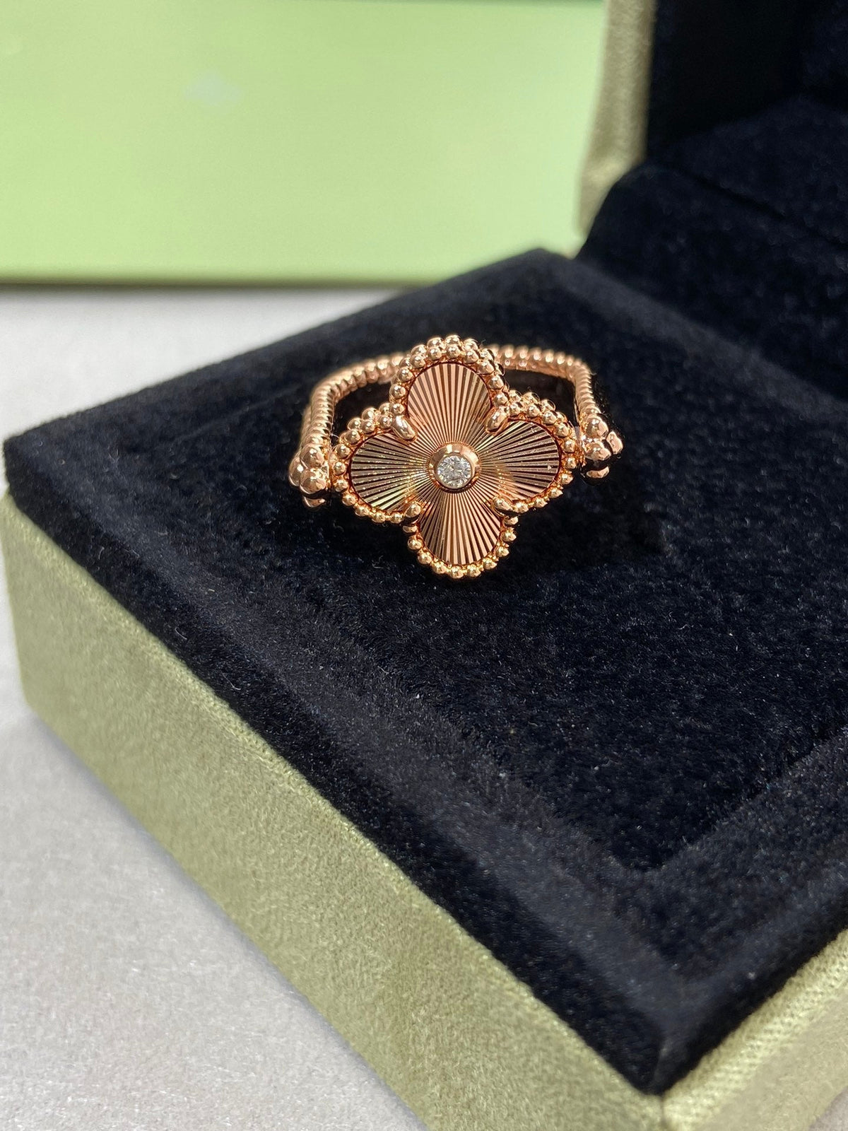 ¡®AuraJewelry¡¯CLOVER RIVERSIBLE ROSE GOLD RING