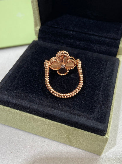 ¡®AuraJewelry¡¯CLOVER RIVERSIBLE ROSE GOLD RING