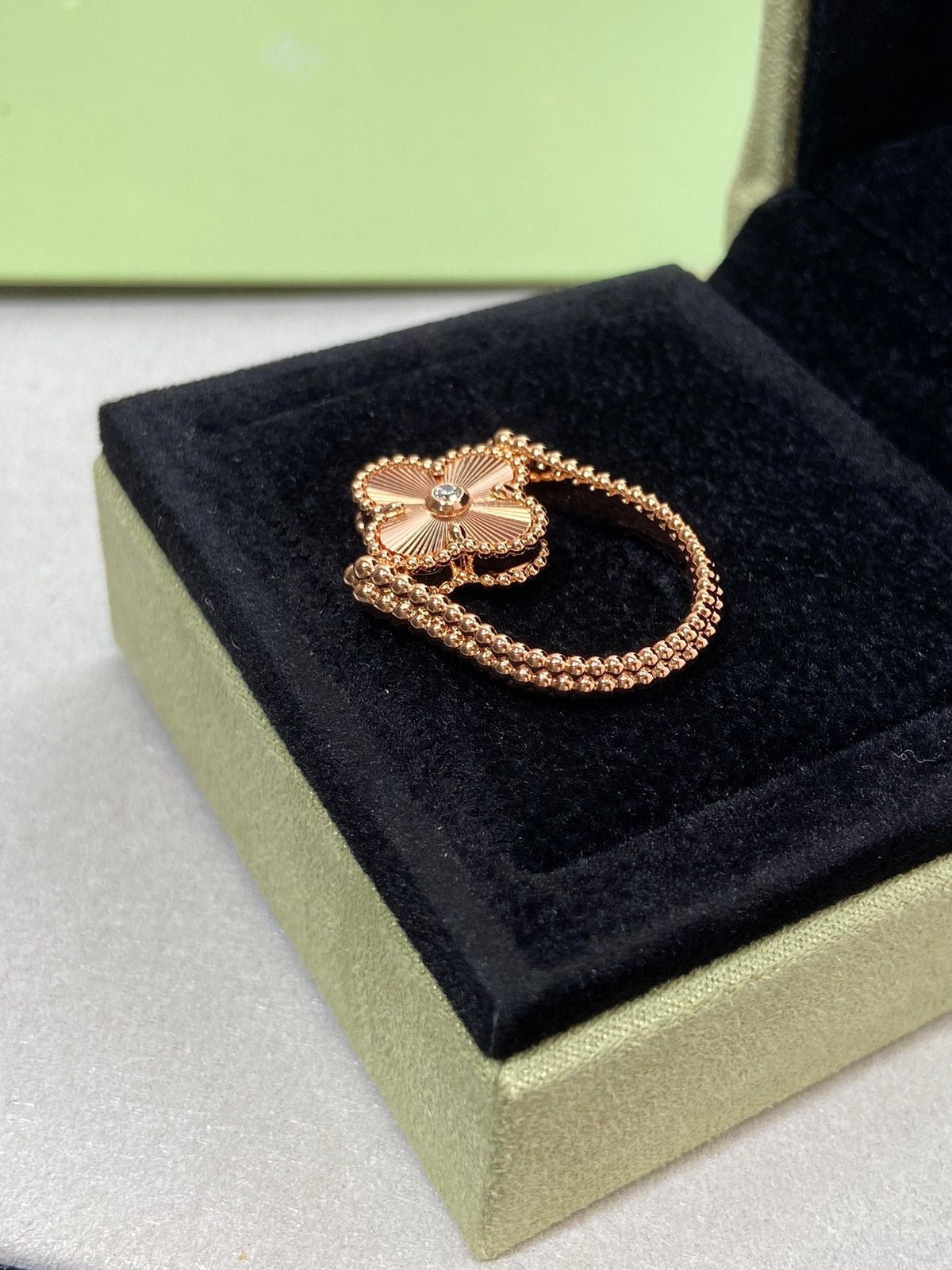 ¡®AuraJewelry¡¯CLOVER RIVERSIBLE ROSE GOLD RING
