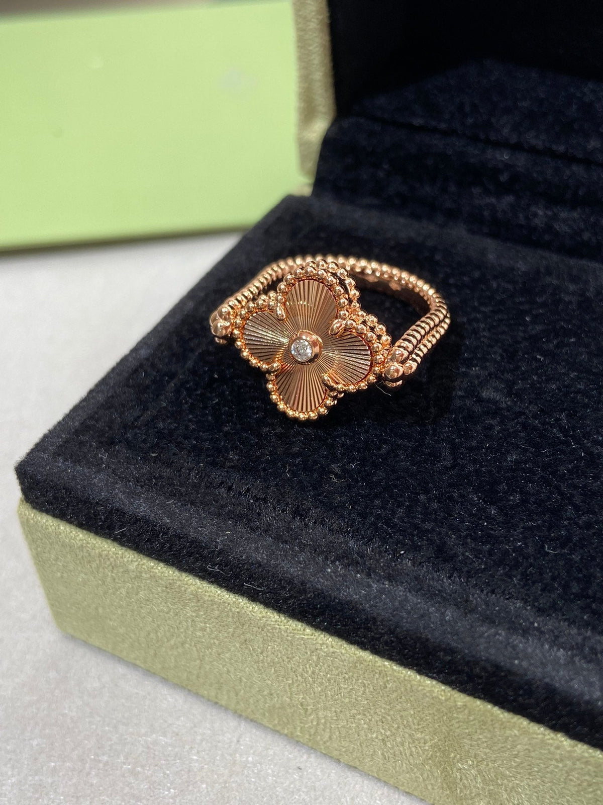 ¡®AuraJewelry¡¯CLOVER RIVERSIBLE ROSE GOLD RING