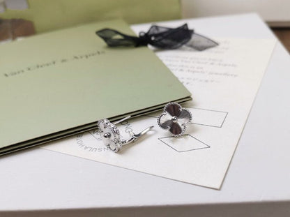 ¡®AuraJewelry¡¯CLOVER MEDIUM STUD EARRINGS