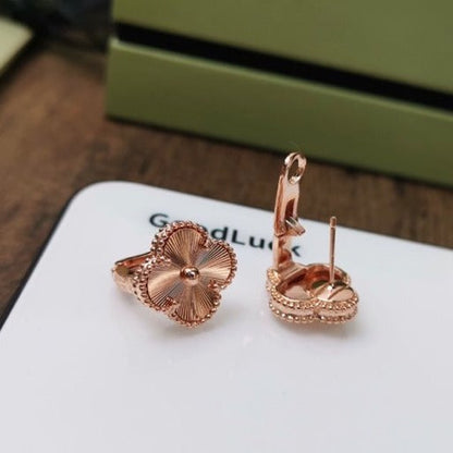 ¡®AuraJewelry¡¯CLOVER MEDIUM STUD EARRINGS