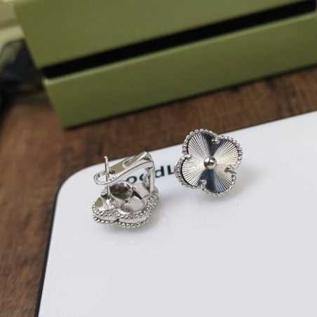 ¡®AuraJewelry¡¯CLOVER MEDIUM STUD EARRINGS