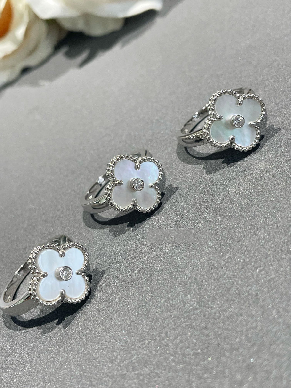 ¡®AuraJewelry¡¯CLOVER SILVER MOP DIAMOND RING