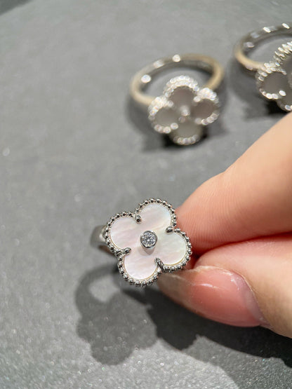 ¡®AuraJewelry¡¯CLOVER SILVER MOP DIAMOND RING