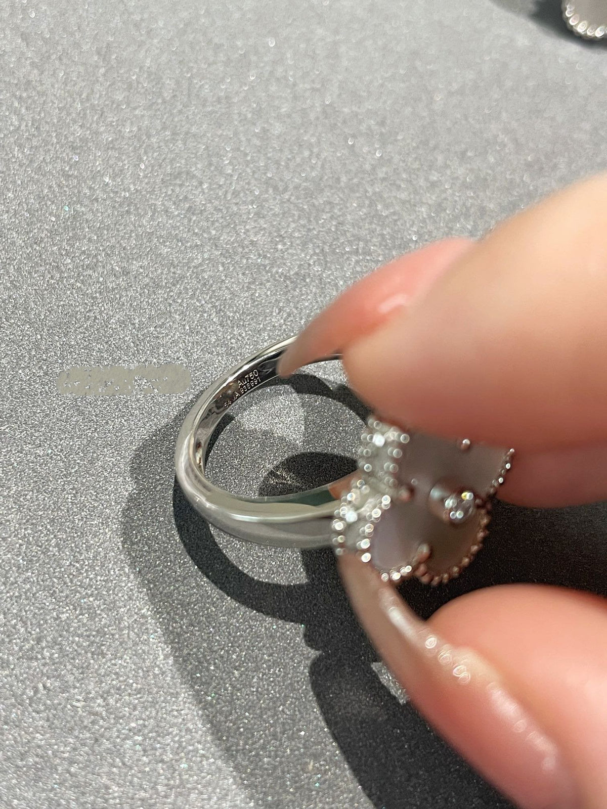¡®AuraJewelry¡¯CLOVER SILVER MOP DIAMOND RING