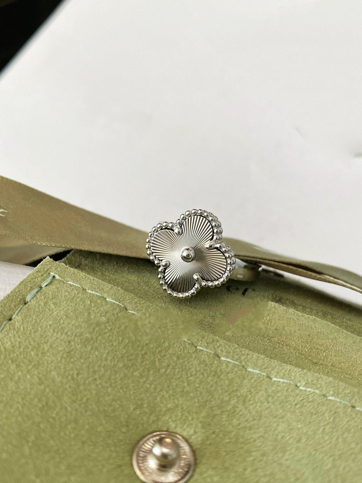 ¡®AuraJewelry¡¯CLOVER SILVER RING