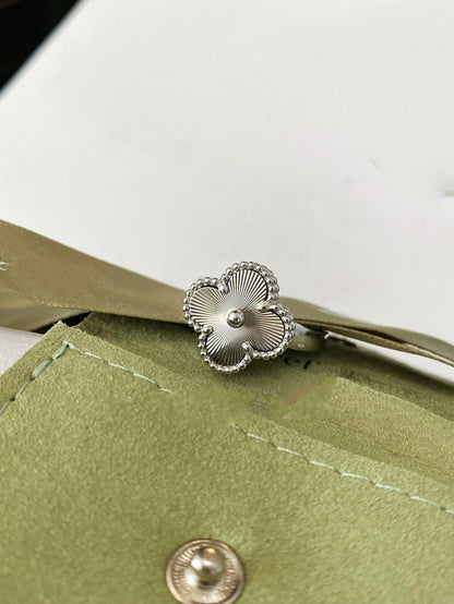 ¡®AuraJewelry¡¯CLOVER SILVER RING