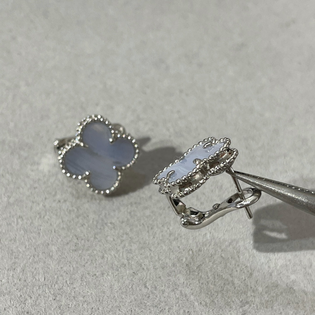 ¡®AuraJewelry¡¯CLOVER CHALCEDONY SILVER STUD EARRINGS