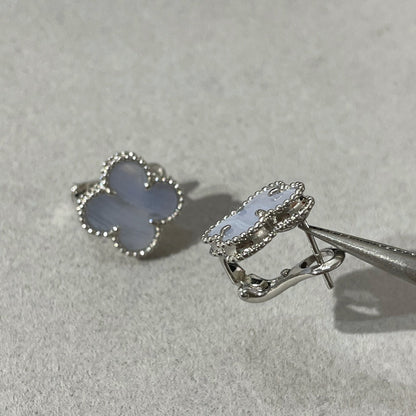 ¡®AuraJewelry¡¯CLOVER CHALCEDONY SILVER STUD EARRINGS