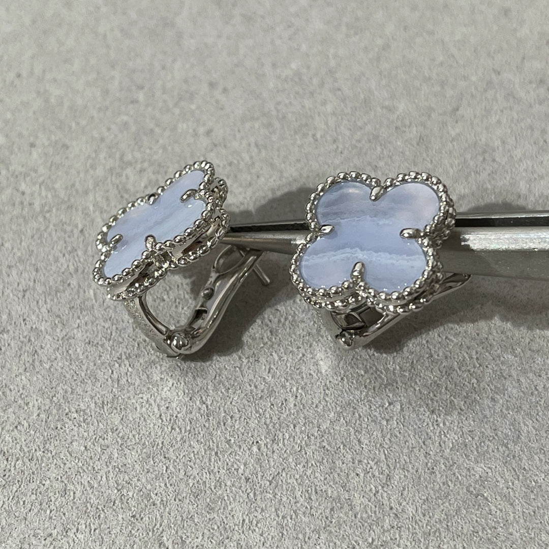 ¡®AuraJewelry¡¯CLOVER CHALCEDONY SILVER STUD EARRINGS