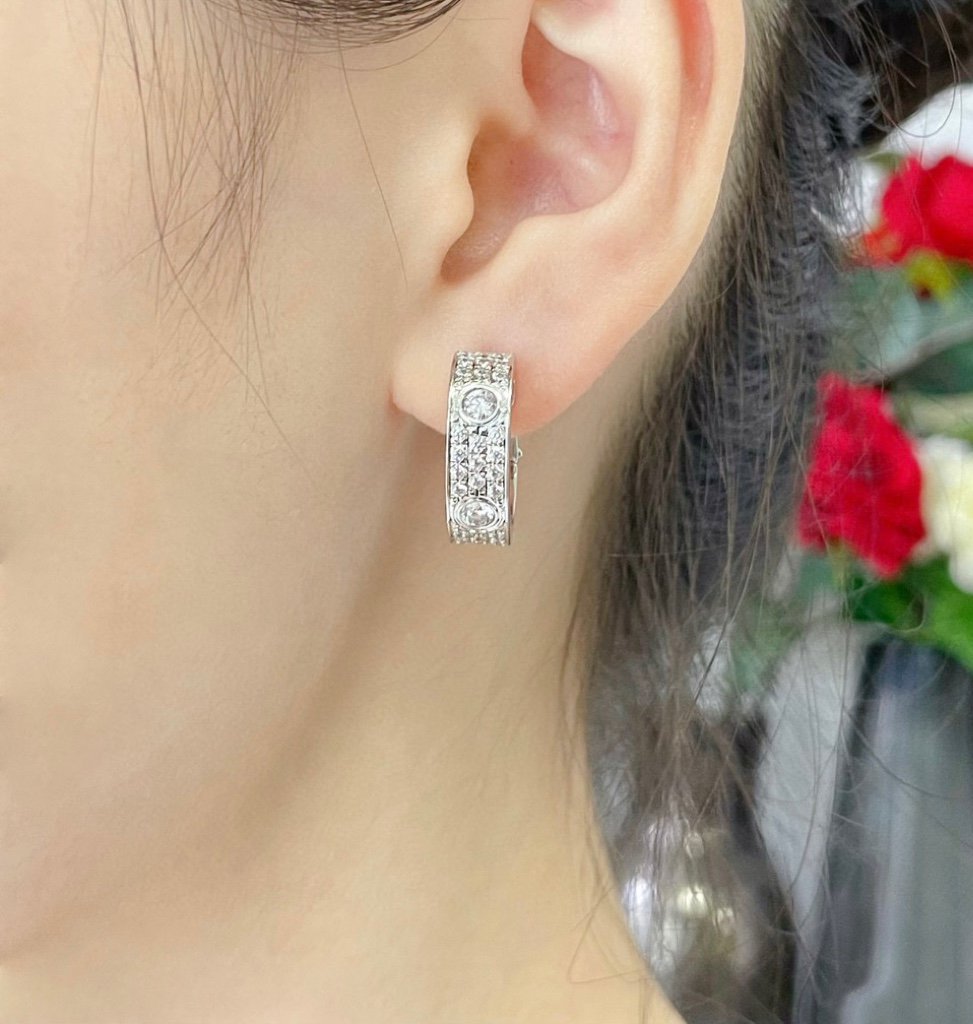 ¡®AuraJewelry¡¯LOVE 5.5MM DIAMOND PAVED EARRINGS