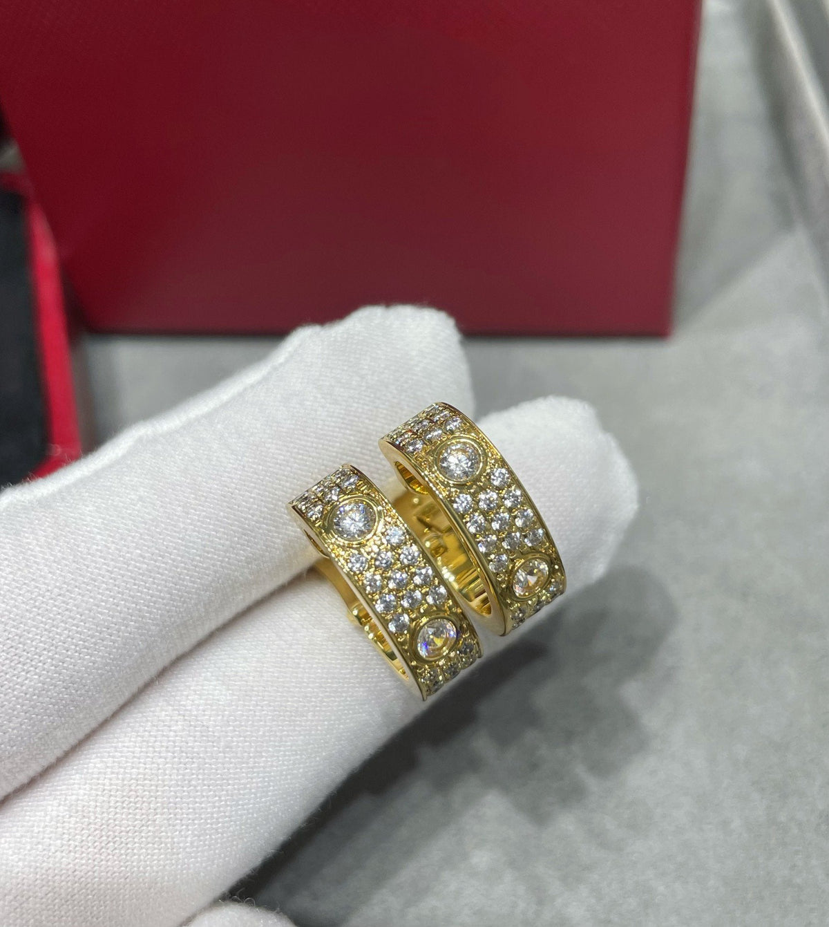 ¡®AuraJewelry¡¯LOVE 5.5MM DIAMOND PAVED EARRINGS