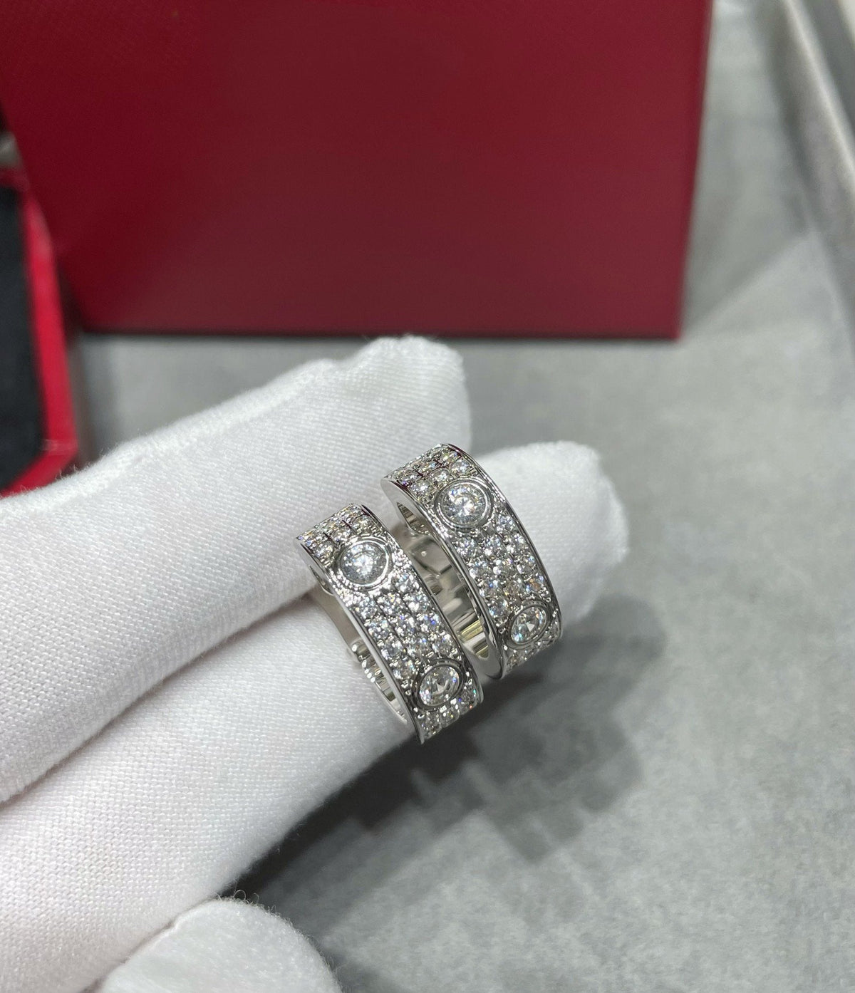 ¡®AuraJewelry¡¯LOVE 5.5MM DIAMOND PAVED EARRINGS