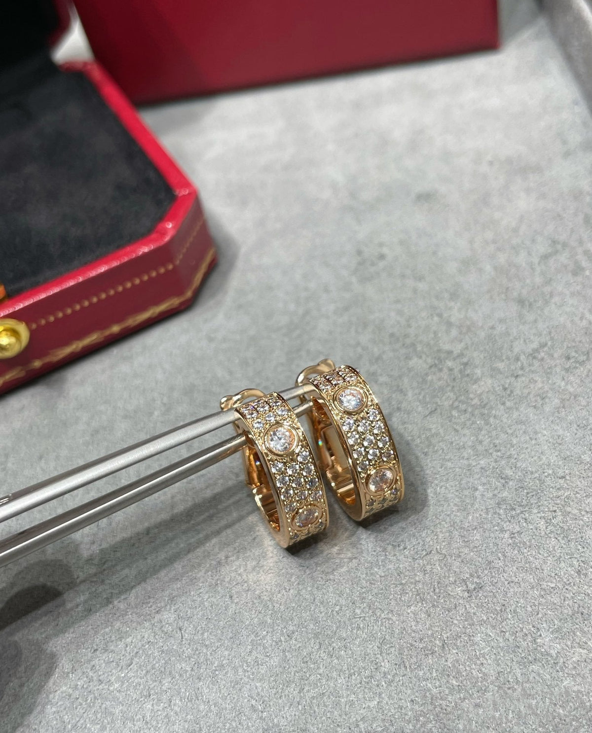 ¡®AuraJewelry¡¯LOVE 5.5MM DIAMOND PAVED EARRINGS