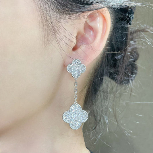 ¡®AuraJewelry¡¯CLOVER 2 MOTIFS DIAMOND PAVED SILVER EARRINGS