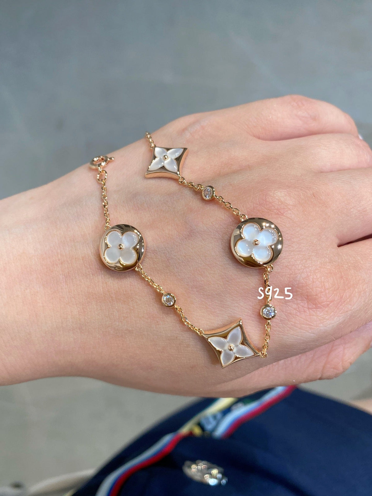 ¡®AuraJewelry¡¯STAR AND SUN 4 MOTIF WHITE MOP PINK GOLD BRACELET