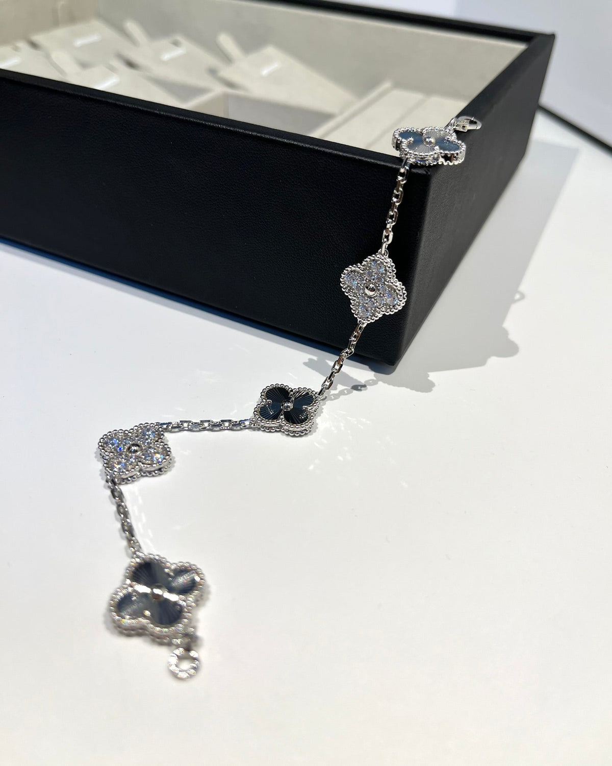 [AuraJewelry]New  CLOVER 5 MOTIF LASER BRACELET COLLECTION