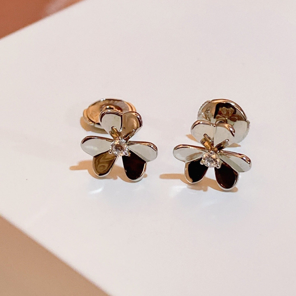 ¡®AuraJewelry¡¯FRIVOLE MINI FLOWER EARRINGS