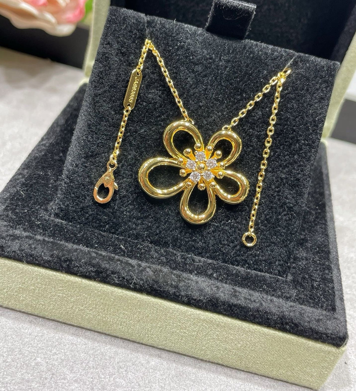 [AuraJewelry] Flower Jewelry Set with Diamond Center