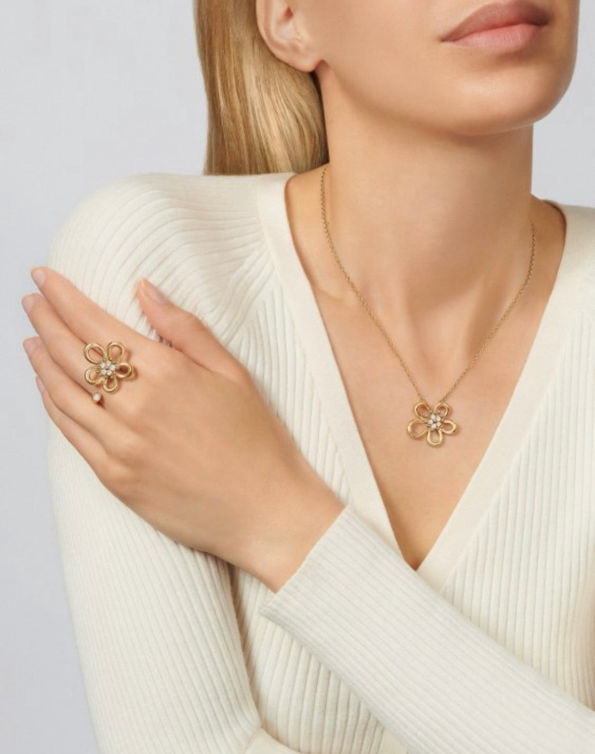 [AuraJewelry] Flower Jewelry Set with Diamond Center