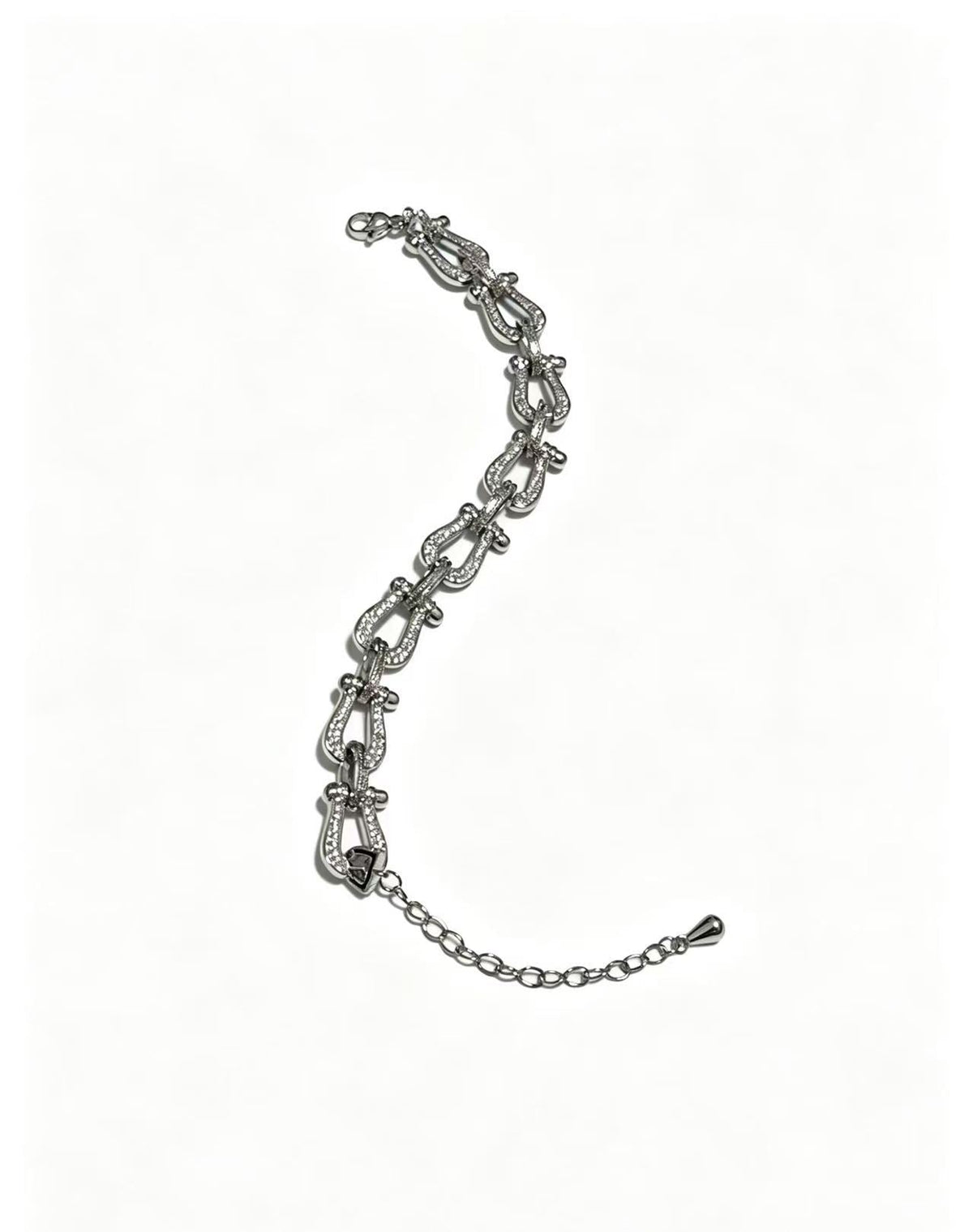 ¡®AuraJewelryDiamond-studded Horseshoe Bracelet
