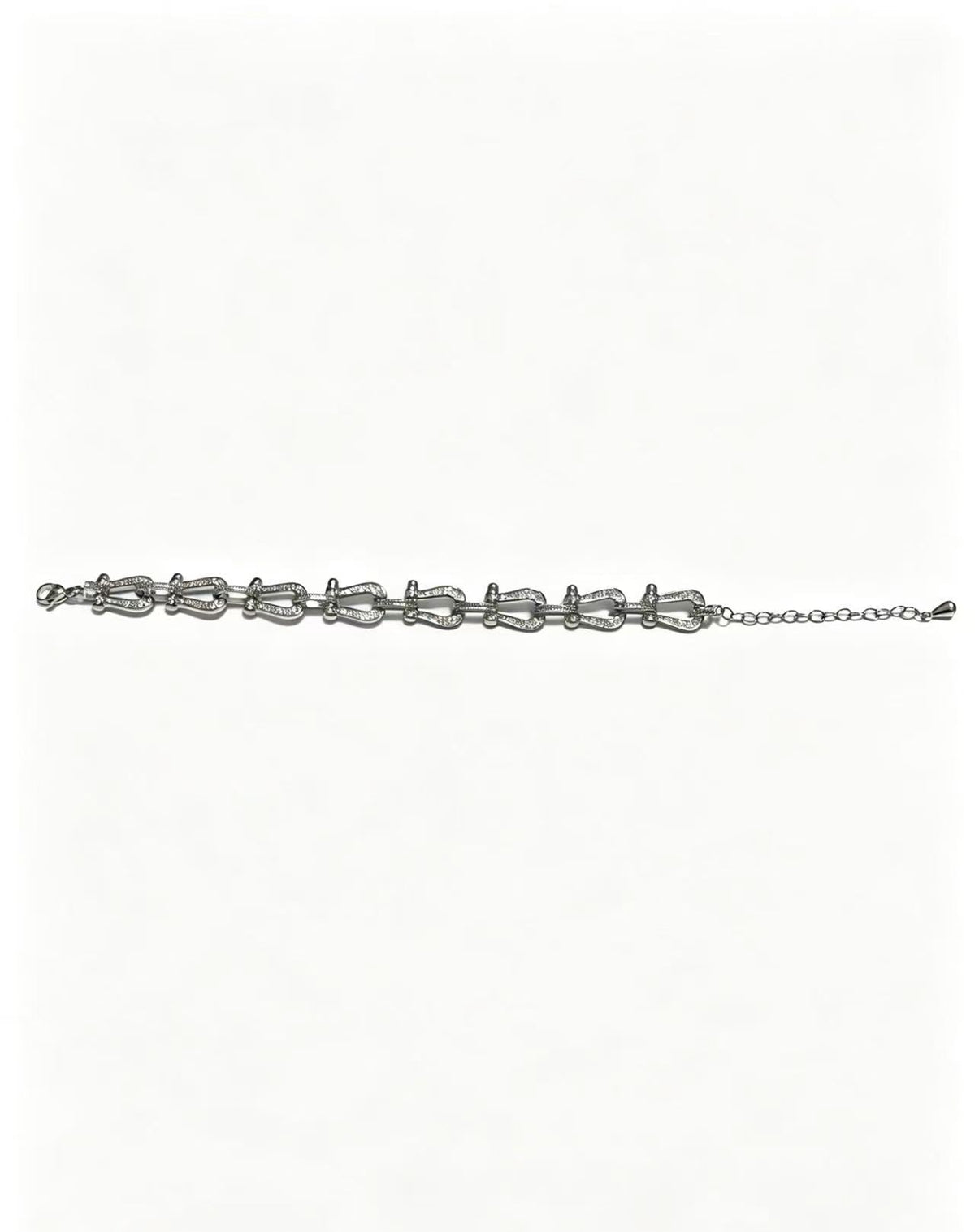 ¡®AuraJewelryDiamond-studded Horseshoe Bracelet